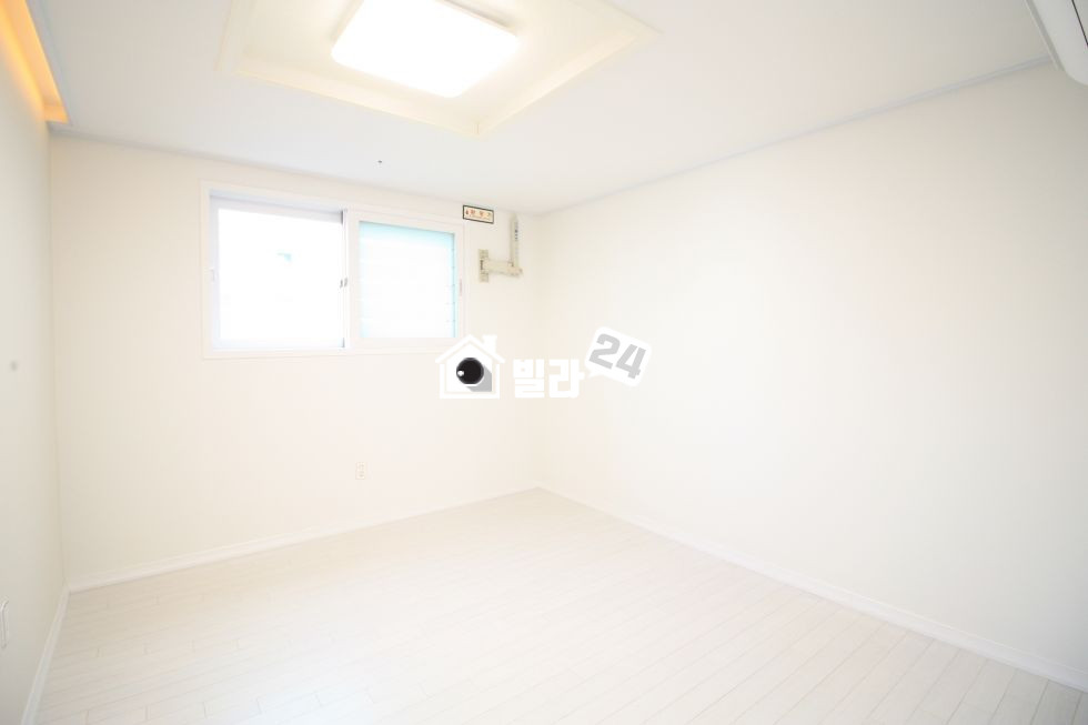 서울 강서구 화곡동 ✪✪ 더블역세권 투룸!!! 와우!!!! ✪✪ 거실&주방 구조 너무 좋아요~~!!!! 다방면으로 신경을 많이 쓴 예쁜집입니다~~!!!! 투자성&거주성 모두 좋은 완벽한 집~~!!!!! 구경오셔요~~♥♥ 분양 매물번호 33285 사진 4