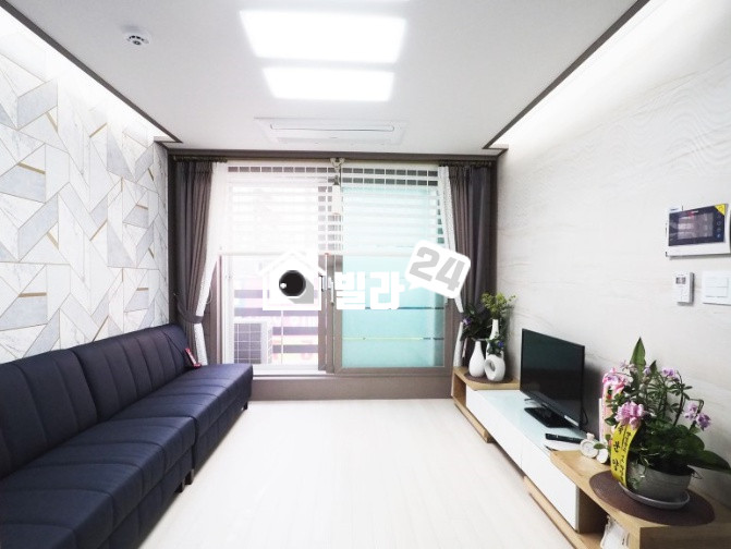 서울 광진구 화양동 ▶▶ 어린이대공원역 거실넓은 예쁜 투룸 ▶▶ 학군 밀집지역 ★★ 위치가 너무너무 좋아요★★ 주민센터 ☞ 우체국 ☞ 세종대학교 ☞ 버스정류장 ☞ 전철역 ☞모두 코앞이라 대중교통 편한 위치의 투룸 이에요~~❣❣❣❣ 분양 매물번호 32831 사진 1