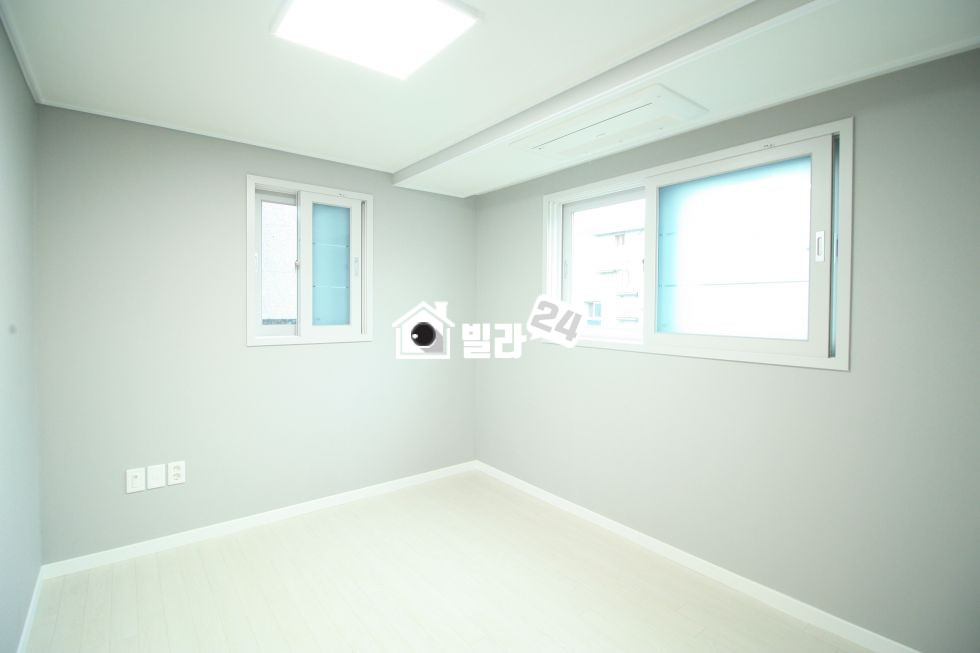 서울 구로구 구로동 ▶▶ 7호선!!! 가까운!!! 멋진신축!!! ▶▶ 거실 다용도실 구조~~!!! 아늑한구조에요~~!!! 거실&안방 시스템에어컨 2대~~!!!! 교통편의성 최고에요~~~~♥♥ 분양 매물번호 33294 사진 3
