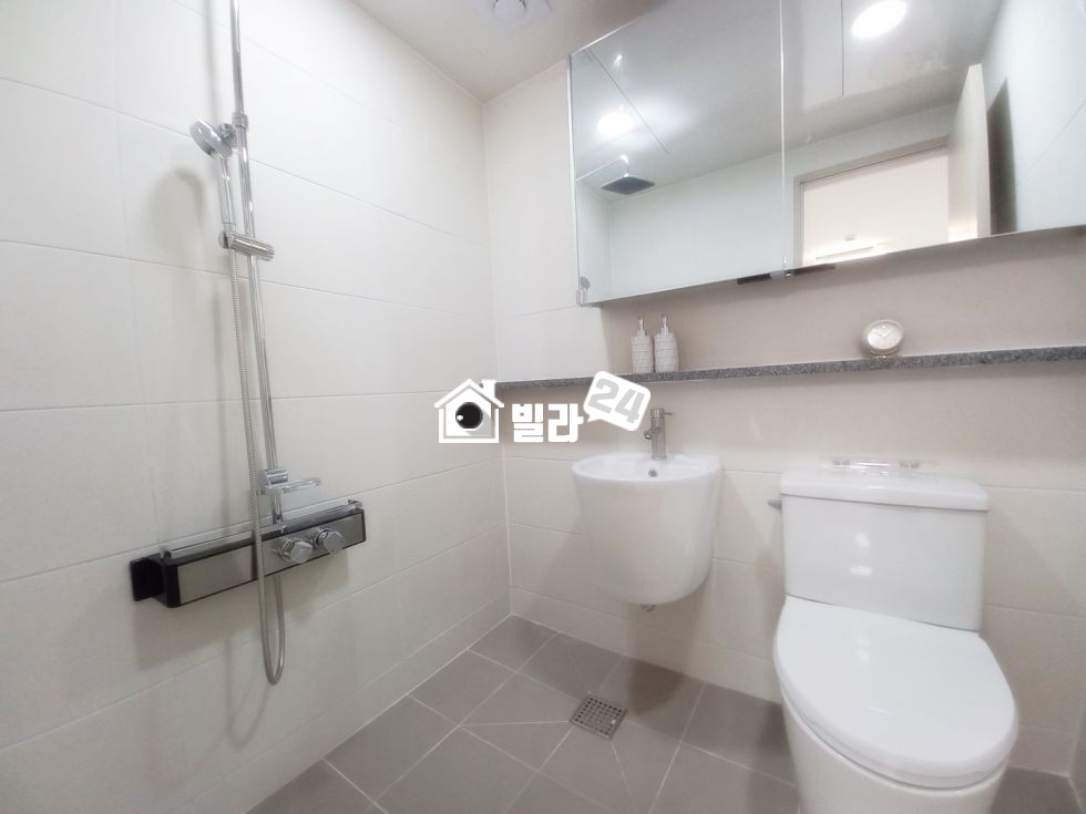 서울 서초구 방배동 ##방배역세권 / 방배동에 이정도 넓은 쓰리룸 귀합니다! 바로 ☎ ☎ ☎ ☎ ☎ 분양 매물번호 35379 사진 11