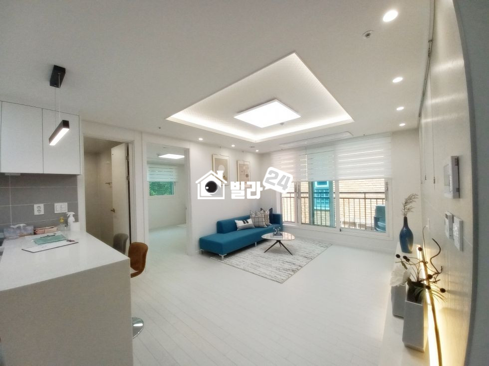 서울 강동구 천호동 ☆★ 초등학교 걸어서 중학교도 앞에 / 화이트톤 세련된 쓰리룸~~ 24시간 빌라투어 진행 분양 매물번호 35422 사진 2