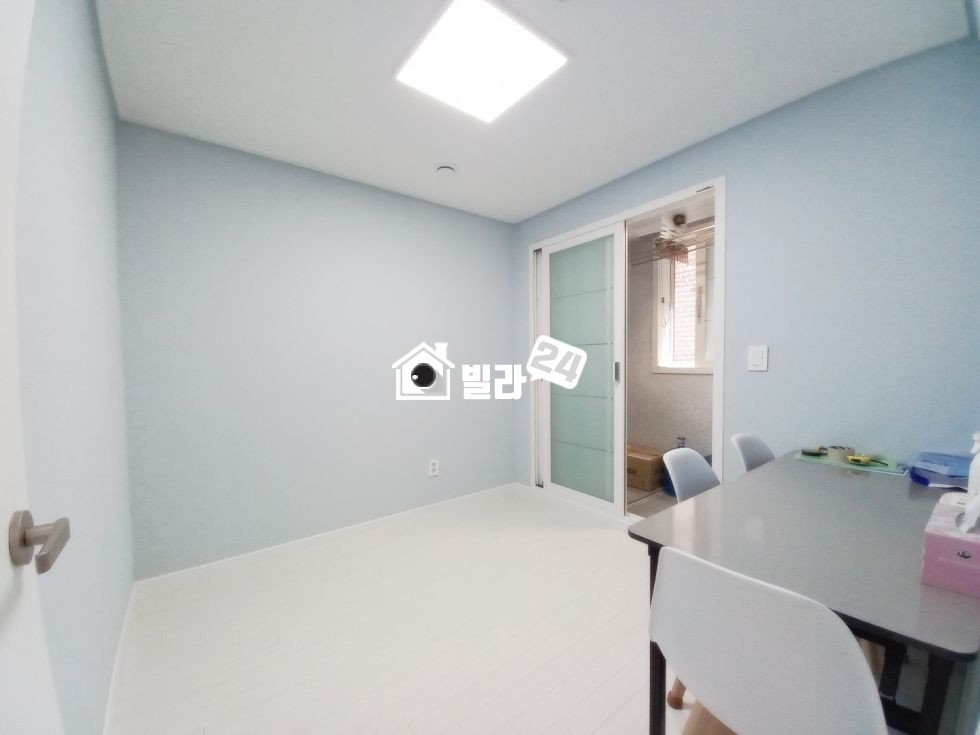 서울 강동구 천호동 ☆★ 초등학교 걸어서 중학교도 앞에 / 화이트톤 세련된 쓰리룸~~ 24시간 빌라투어 진행 분양 매물번호 35422 사진 7