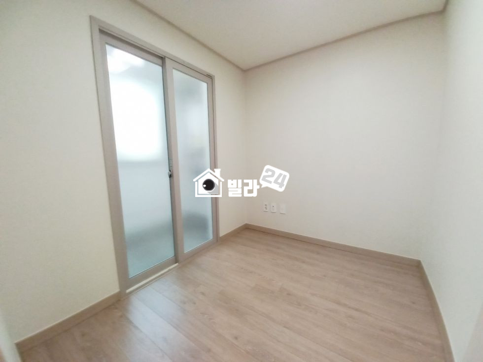 충남 천안동남구 목천읍 신계리 ♠ 신계리 6개동 대단지 넓은 쓰리룸 / 생활인프라 / 일렬주차에 단지 깔끔 / 대출 잘나와요~ 바로 연락주세요~!! 분양 매물번호 35230 사진 7