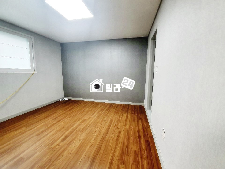 서울 금천구 독산동 ★ 금천구 독산동★ 대형백화점&마트 인접한 평수 대비 구조 너무나 잘빠진 주차100%의 무인택배함과 헤링본 구정마루로 집의 완벽함을 더한 3룸입니다 분양 매물번호 31413 사진 3