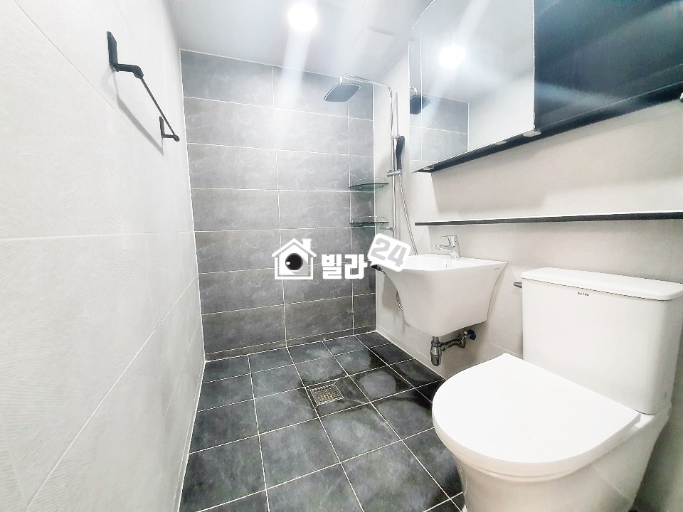 서울 금천구 독산동 ★ 금천구 독산동★ 대형백화점&마트 인접한 평수 대비 구조 너무나 잘빠진 주차100%의 무인택배함과 헤링본 구정마루로 집의 완벽함을 더한 3룸입니다 분양 매물번호 31413 사진 7