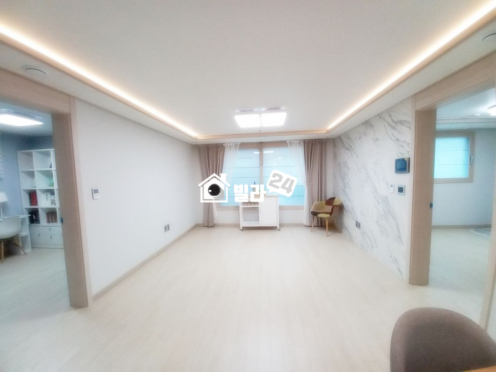 서울 금천구 시흥동 ★ 투룸/쓰리룸 거실 넓게 나온 집! 초등학교 도보가능 / 집 뒤에 숲세권! 분양 매물번호 34967 사진 1