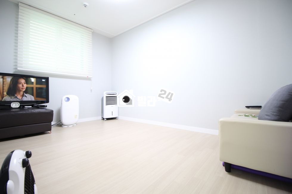 서울 성북구 정릉동 ♣교통의 요지!!▷▶4호선 길음역 도보5분 / 버스정류장 10초 / 내부순환로 1분◀◁ 넓은 3룸입니다^^!! 분양 매물번호 31590 사진 6
