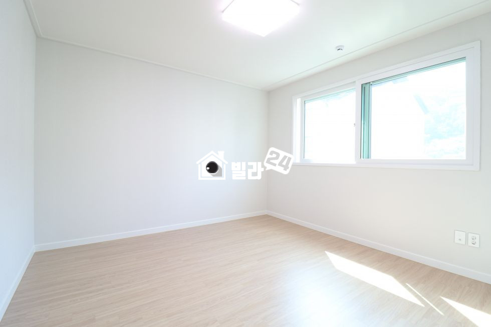 경기 고양덕양구 화정동 ■화정역 도보6분■ 영화관/대형마트/관공서/학군 ▶정말 살기 좋은 곳◀ 거실과 주방 방 모두~~ 넓 은 3룸입니다✔✔✔ 분양 매물번호 33114 사진 5