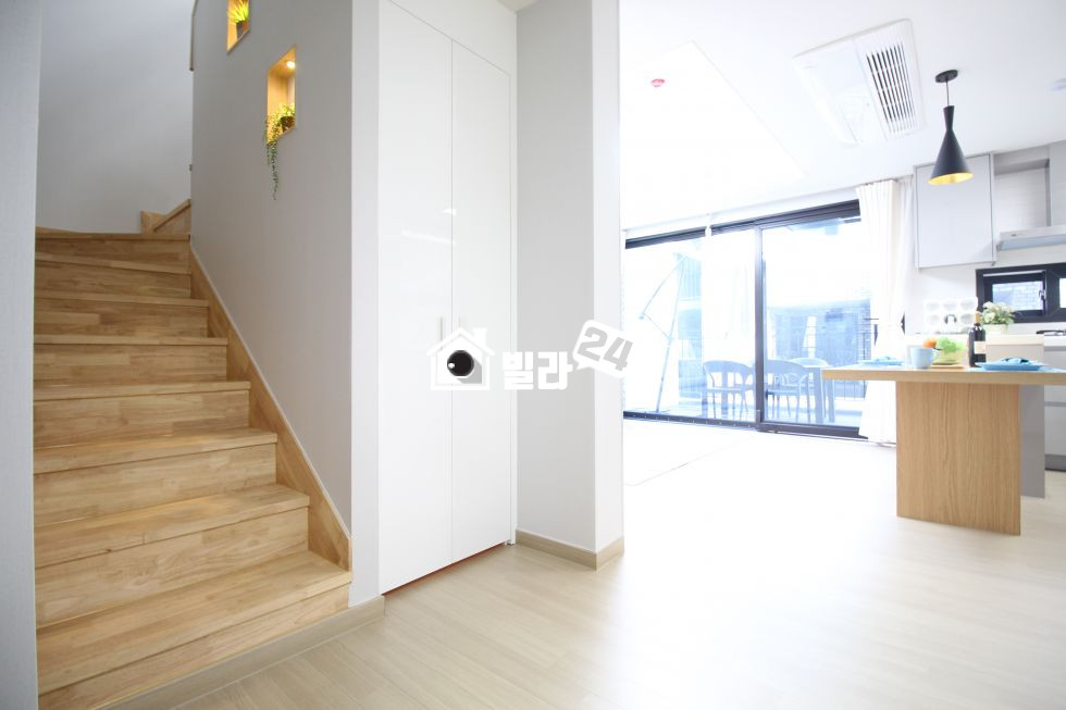 경기 남양주시 진접읍 장현리 ◆◇꽉 막힌 서울이 지겨우시다면!! 서울근교 남양주 탁- 트인 복층◆◇ ▶야외테라스 / 거실2 / 방3 / 화장실2 / 드레스룸 &파우더룸 ◀ 분양 매물번호 32843 사진 4