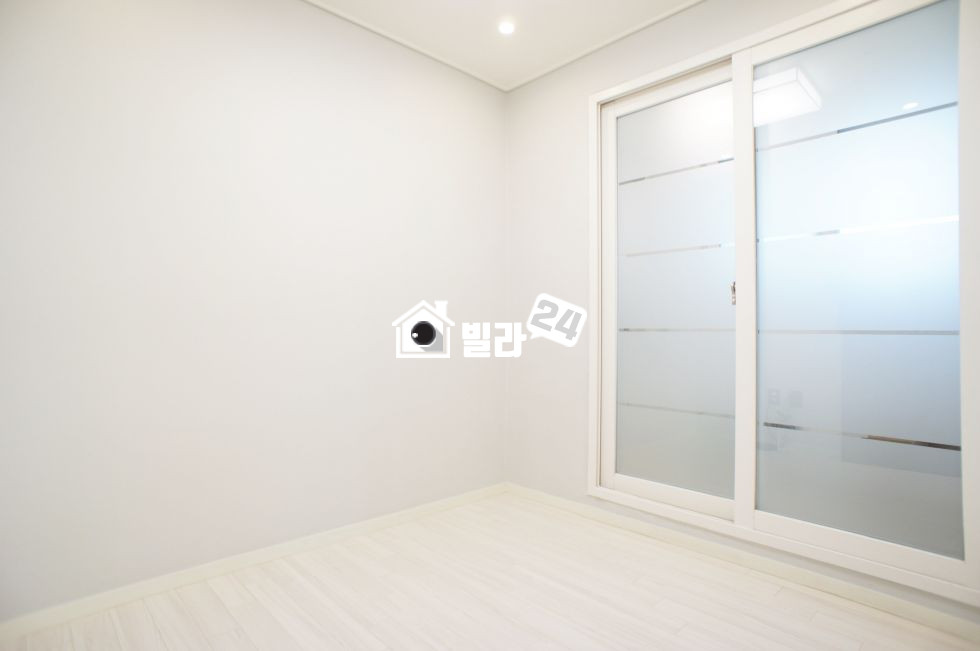 인천 서해구 석남동 ☞『아담한 크기와 센스있는 인테리어』☜ ★따듯한 느낌 & 구조까지 너무 좋다!! 이쁜 3룸!!★신혼집으로 딱이네! 분양 매물번호 30821 사진 5