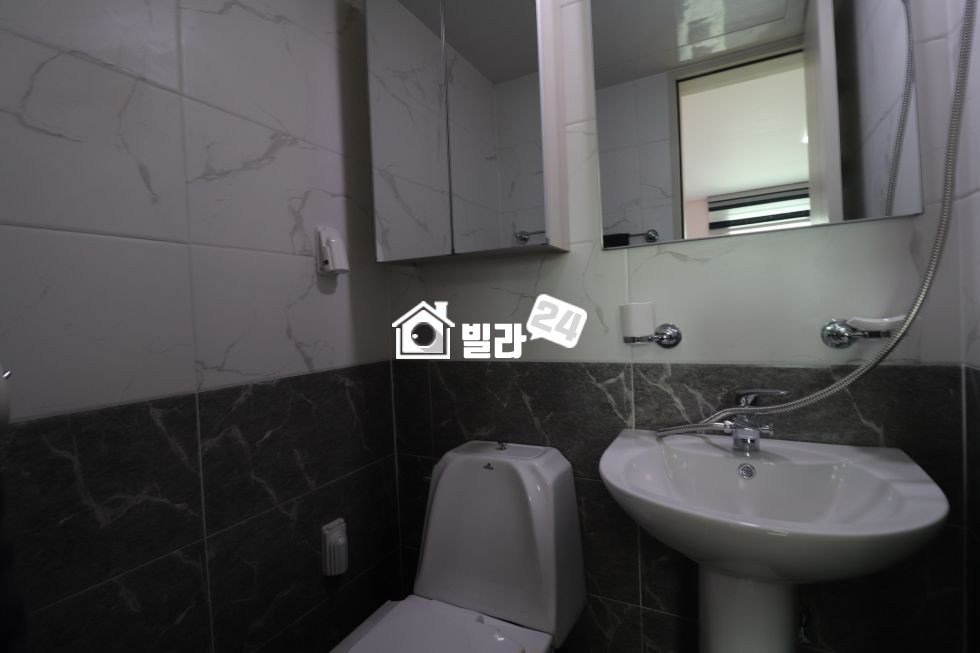 인천 부평구 부평동 ■부평구[노보정]■ 부평동/ 구조 전장 우수 일렬식주차장/무인택배함/cctv/엘리베이터까지 3룸 입니다 분양 매물번호 32308 사진 6