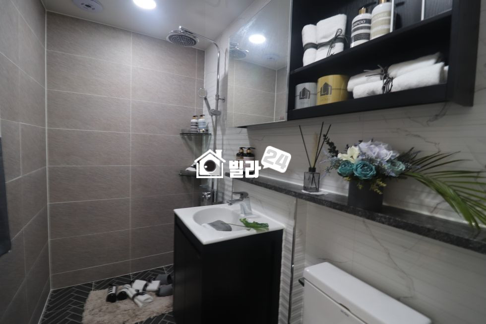 경기 부천소사구 소사본동 ■주방거실분리형■ 현관과 거실이 큰집이며 , 안방 파우더룸 3룸 현장 기가막합니다 !!!!!!!!!!!!!!!! 분양 매물번호 31477 사진 7