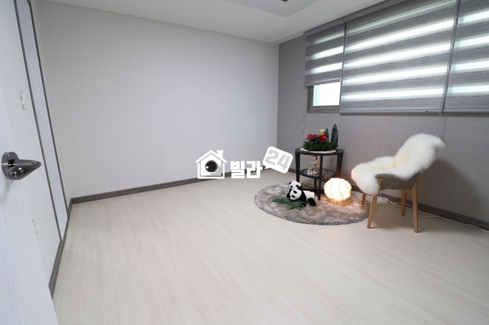 경기 부천원미구 도당동 ★ 주 거 일형의 폴리싱타이로 마무리한 3룸 ★ 넓고 넓은 거실~~~ 눈으로 직접!!! 확인 하세요!!! 분양 매물번호 31447 사진 5