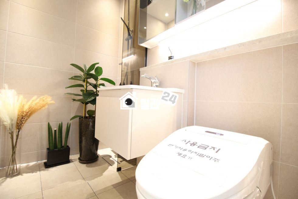 경기 안산단원구 선부동 ✪✪ 달미역 도보가능!! 쓰리룸!! ✪✪ 눈에 확들어오는 거실이에요~~!!! 주방수납공간도 넉넉~~!!!!!!! 위치도 너무 좋은 곳이에요~~~!!!!!!!! 분양 매물번호 33740 사진 8