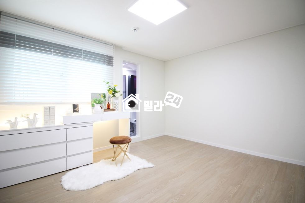 경기 안산단원구 선부동 ☞『인테리어가 너무 돋보이는 매물』☜ ★깔끔한 느낌 & 구조까지 너무 좋다!! 이쁜 3룸!!★신혼집으로 딱이네! 분양 매물번호 30773 사진 4