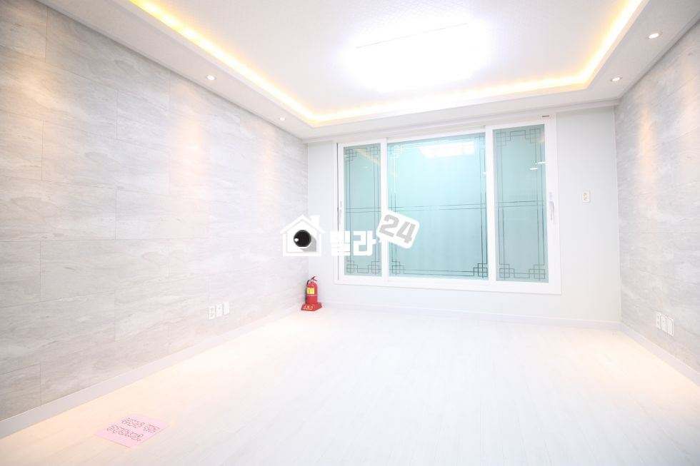 경기 안산단원구 와동 ■□안산 와동, 거실 넓은 투룸입니다□■ 인근에 공원들과 학교, 고속도로가 있어 생활이 편리한 ★최상의위치★ 분양 매물번호 33082 사진 1