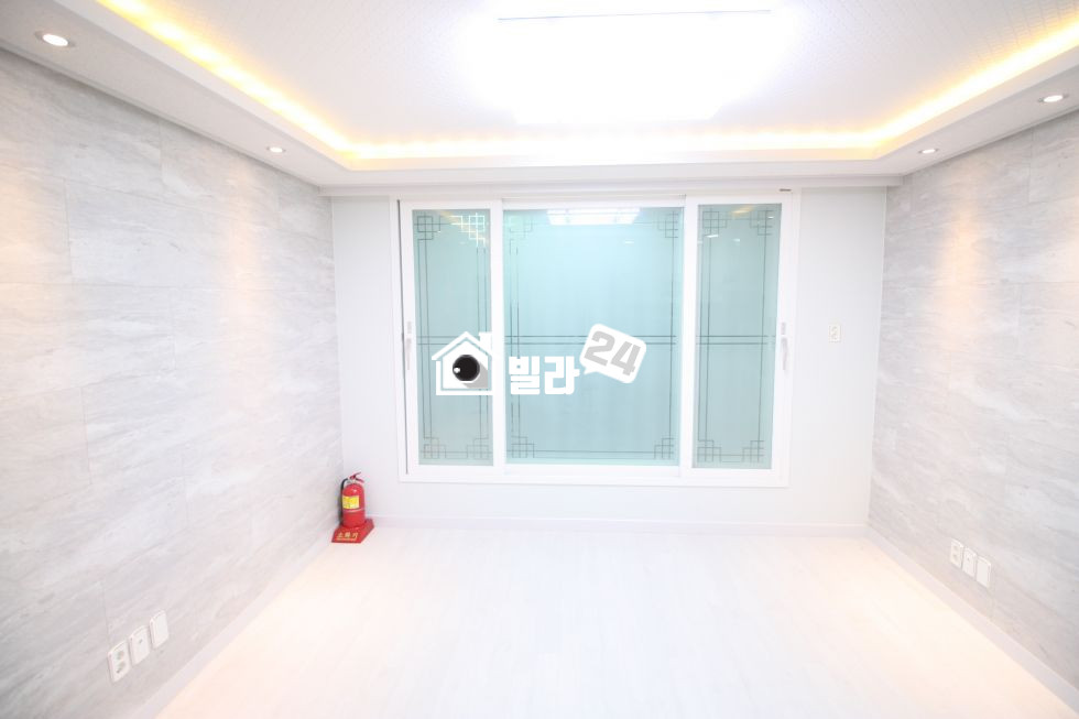 경기 안산단원구 와동 ■□안산 와동, 거실 넓은 투룸입니다□■ 인근에 공원들과 학교, 고속도로가 있어 생활이 편리한 ★최상의위치★ 분양 매물번호 33082 사진 2