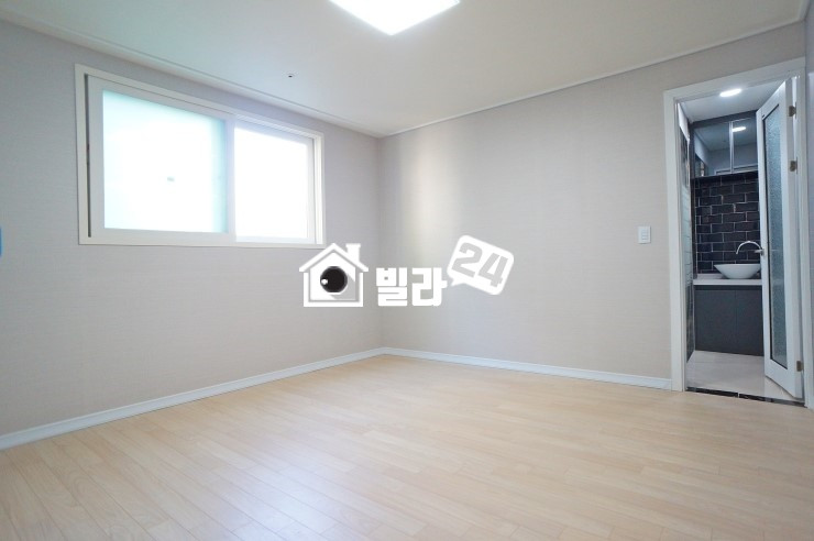 서울 은평구 역촌동 ●● 6호선 역촌역!!! 오우!!! 신축!!! ●● 안방 너무 좋은구조에요~~!!!! ✨ 깔끔한 색감 인테리어 ✨ 여유로운 거실공간이에요~~~!!! 강력추천 합니다~~!!!!! 분양 매물번호 33170 사진 4