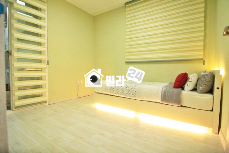 서울 은평구 녹번동 ●● 역촌역!! 도보가능!! 와우!! ●● 거실과 주방공간 넉넉~~!!! 수납공간도 많아요~~~!!! 강력추천합니다~~~!!! 말이필요없는1순위 집이에요~~~!!!! 분양 매물번호 33167 사진 4