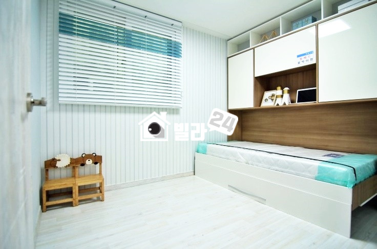 서울 은평구 녹번동 ●● 역촌역!! 도보가능!! 와우!! ●● 거실과 주방공간 넉넉~~!!! 수납공간도 많아요~~~!!! 강력추천합니다~~~!!! 말이필요없는1순위 집이에요~~~!!!! 분양 매물번호 33167 사진 5
