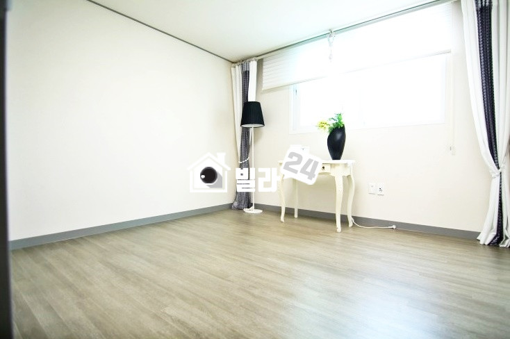 서울 은평구 신사동 ◎◎ 응암역 6호선 역세권!!! 신축!!! ◎◎ 충분히 보셧겠지만 이건봐야해요~~~!!! 쓰리룸 구조 좋아요~~❣❣ 넉넉한 거실공간~~❣❣ 놀러오세요~~~!!!! 분양 매물번호 33169 사진 4
