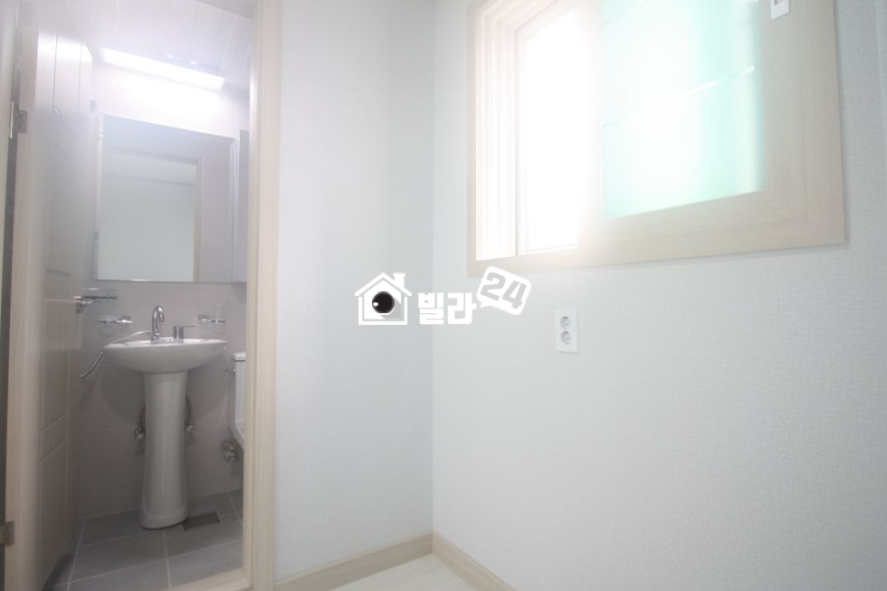서울 은평구 역촌동 ● 역촌동 ● 시스템에어컨과 평지에 만남 시원시원한 3룸 입니다 ^^ 분양 매물번호 31279 사진 4