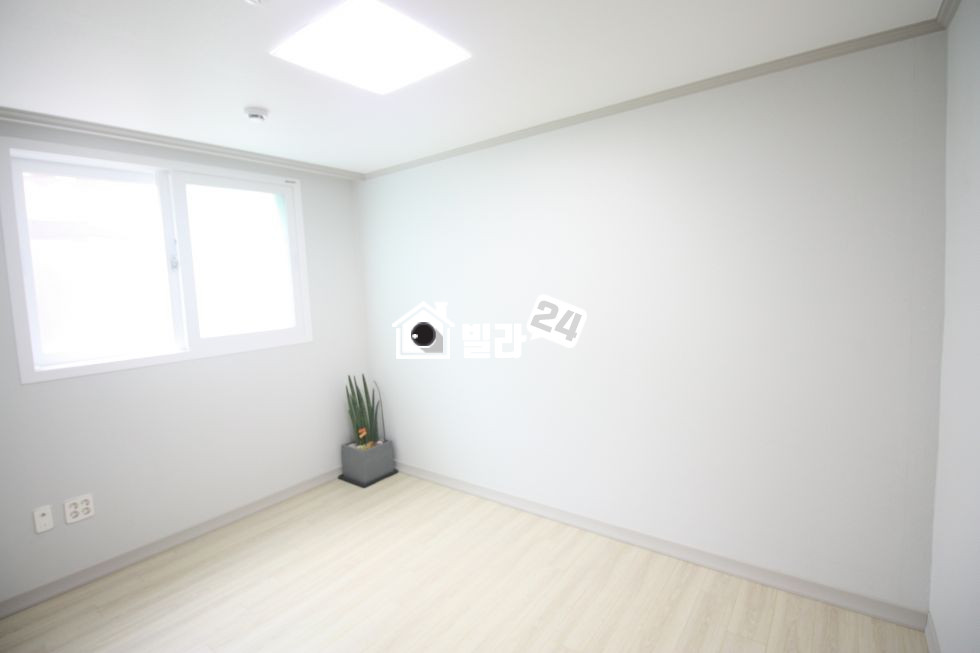 서울 은평구 역촌동 ■ 역촌동 ■ 대왕3룸` 공개입니다!!!! 주방 거실 아주 그냥 묵직묵직합니다!!!! 분양 매물번호 31282 사진 4