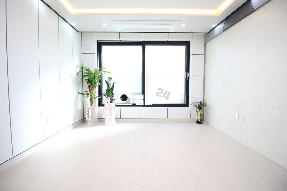 서울 은평구 응암동 ➽확인필수!! ✔새절역 도보5분 ✔세련된 인테리어 ✔엄청난 채광 ✔ㄷ자 주방 ✔주방&거실 분리형구조 ✔방3화장실2 분양 매물번호 33036 사진 2