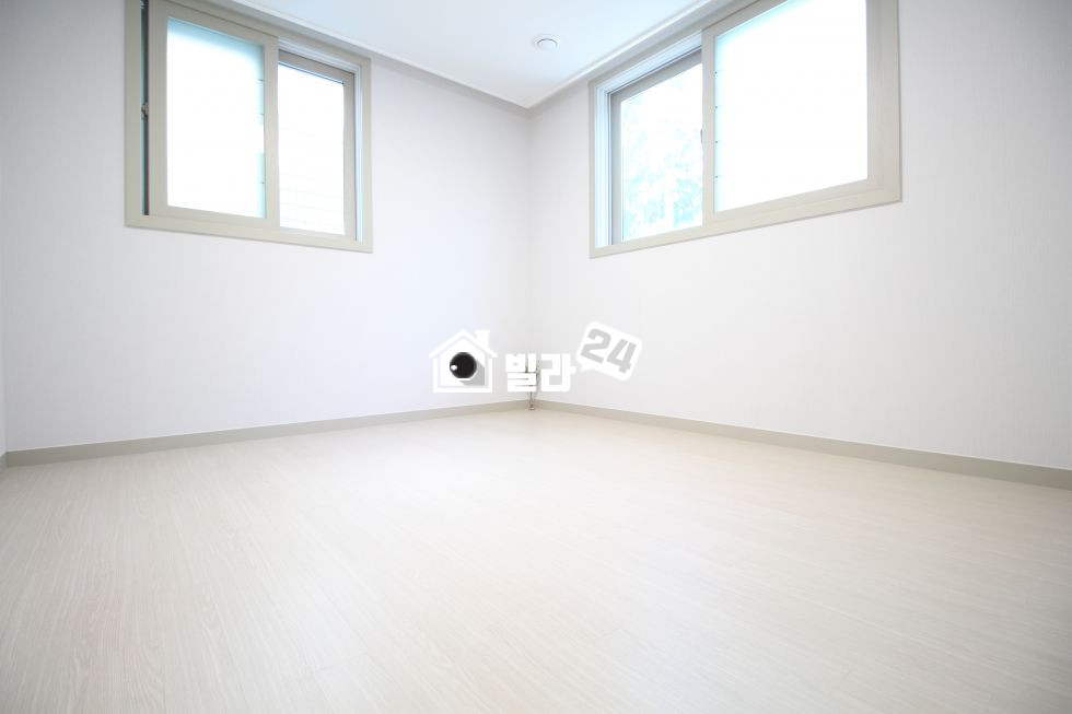 서울 은평구 역촌동 ▶▷역촌역5분/왕테라스/대로변위치◁◀ 아늑한 구조와 막힘없이 트인 전망의 2룸입니다~!!! 분양 매물번호 31771 사진 4