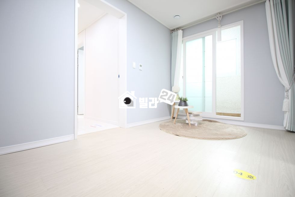 경기 안산상록구 본오동 ❦❦ 본오동!! 방3개 ❦❦ 넓은 쓰리룸 § 100% 주차시설 § 거실&주방 넉넉 § 직접 보셔야 어떤느낌인지 알 수 가 있어요~~~!!!!! 구조도 완벽한 집이에요~~~!!!!!!! 분양 매물번호 33736 사진 4
