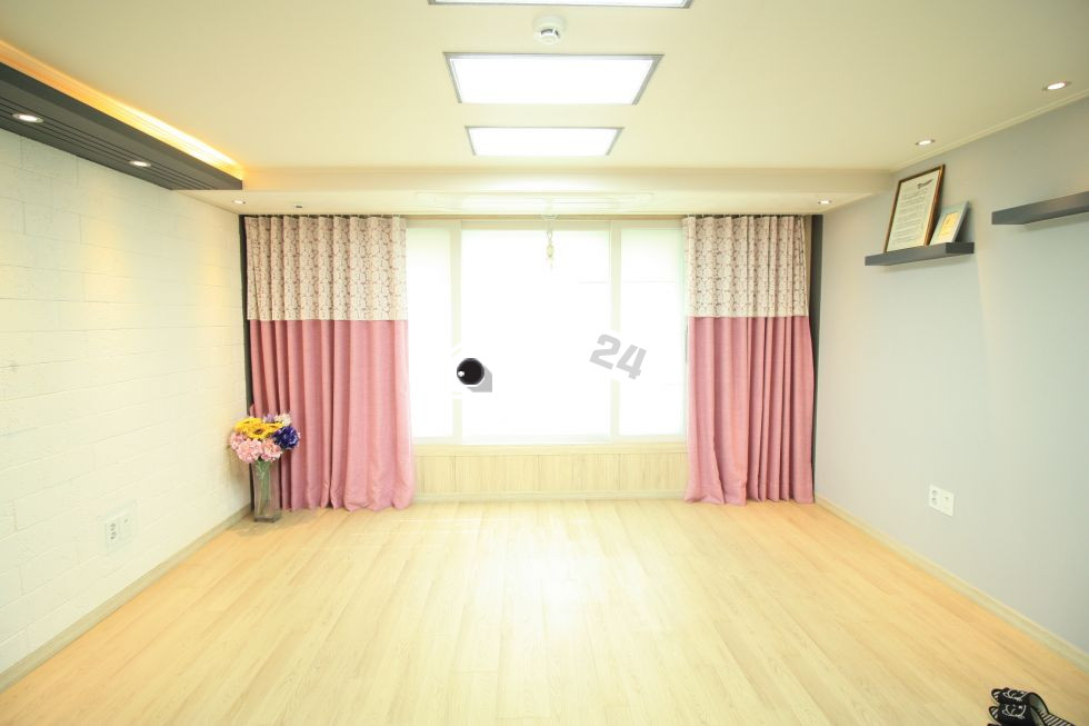 경기 안산상록구 본오동 ♣♣ 본오동 쓰리룸 OK!!! ♣♣ 주거지라 조용하고 살기좋은 동네에요~~!!!! 가족과함께 거주하시기도 안성맞춤~~!!!!!! 깔끔한 인테리어에 아늑한 신축빌라입니다~~~❤❤ 분양 매물번호 33536 사진 1