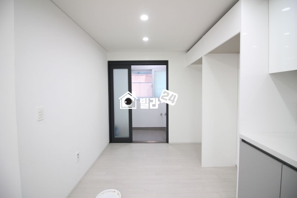 경기 안산상록구 부곡동 ☞『깔끔한 화이트톤의 매물』☜ ★깔끔한 느낌 & 구조까지 너무 좋다!! 이쁜 3룸!!★신혼집으로 딱이네! 분양 매물번호 30643 사진 5