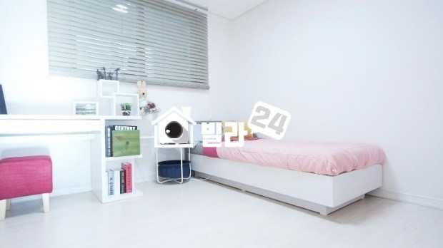 경기 포천시 선단동 ☞☞ 포천시 선단동 ☜☜ 방3개 화장실2개 베란다 2개이상!!!! ✨ 친환경 자재 ✨ 내진설비 ✱ 이마트 ✱ 포천천 ✱ 구리포천고속도로 가까워요~~!!!! 구경오셔요~~~^^ 분양 매물번호 33480 사진 5