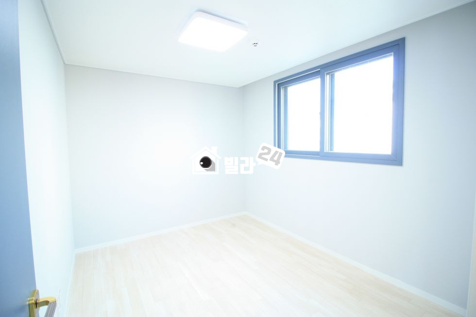 경기 파주시 파주읍 봉서리 ❦❦ 봉서리 위치&교통 좋은 문산역!!! 신축!!! ❦❦ 넓은 쓰리룸 § 100% 주차시설 § 안방드레스룸 § 직접 보시면 더욱 좋은 집이에요~~~!!!!! 군더더기 없이 완벽한 집이에요~~~!!!!!!! 분양 매물번호 33151 사진 6