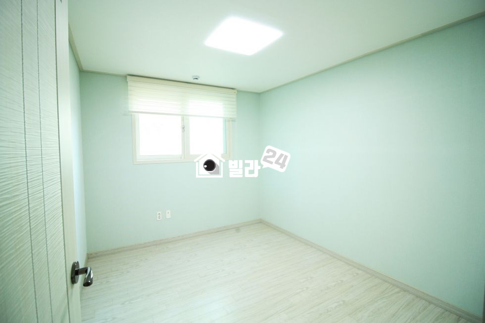 경기 의정부시 의정부동 ☸☸ 의정부역 초역세권 부근 신축!!! ☸☸ 공원이가까워 너무 좋아요~~!!! 은행,의정부시보건소 가까워요~~!!! 3ROOM 편의시설&위치 모두 완벽!!!! 꼭 한번 보러 오세요~~~!!!!! 분양 매물번호 33110 사진 4