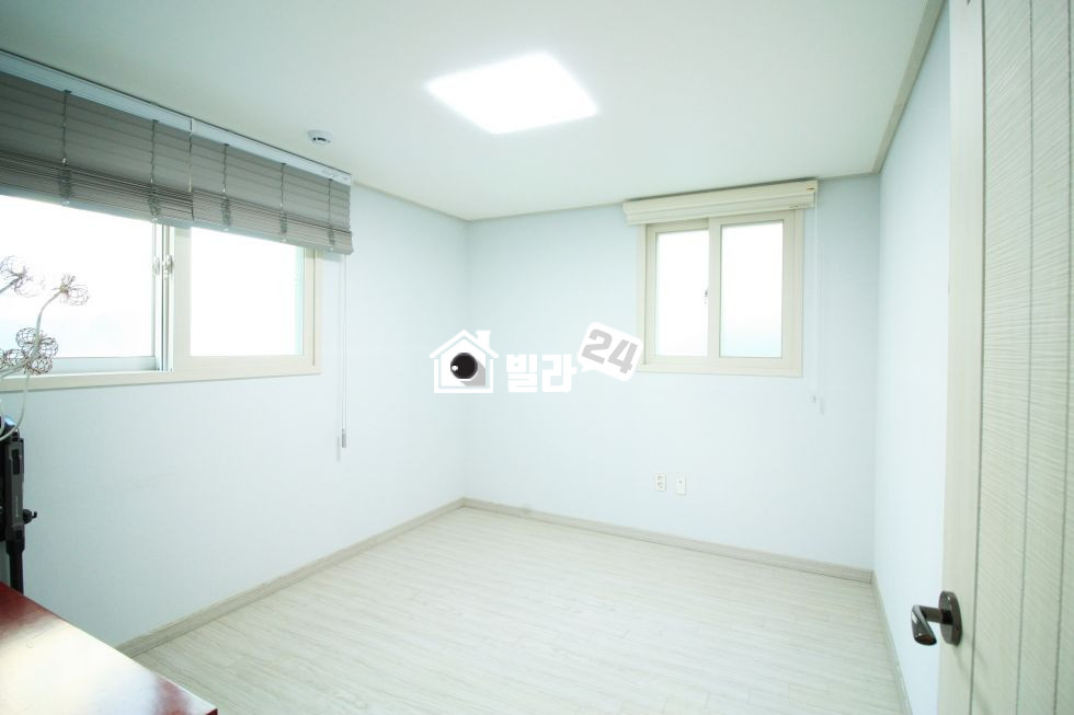 경기 의정부시 의정부동 ☸☸ 의정부역 초역세권 부근 신축!!! ☸☸ 공원이가까워 너무 좋아요~~!!! 은행,의정부시보건소 가까워요~~!!! 3ROOM 편의시설&위치 모두 완벽!!!! 꼭 한번 보러 오세요~~~!!!!! 분양 매물번호 33110 사진 5