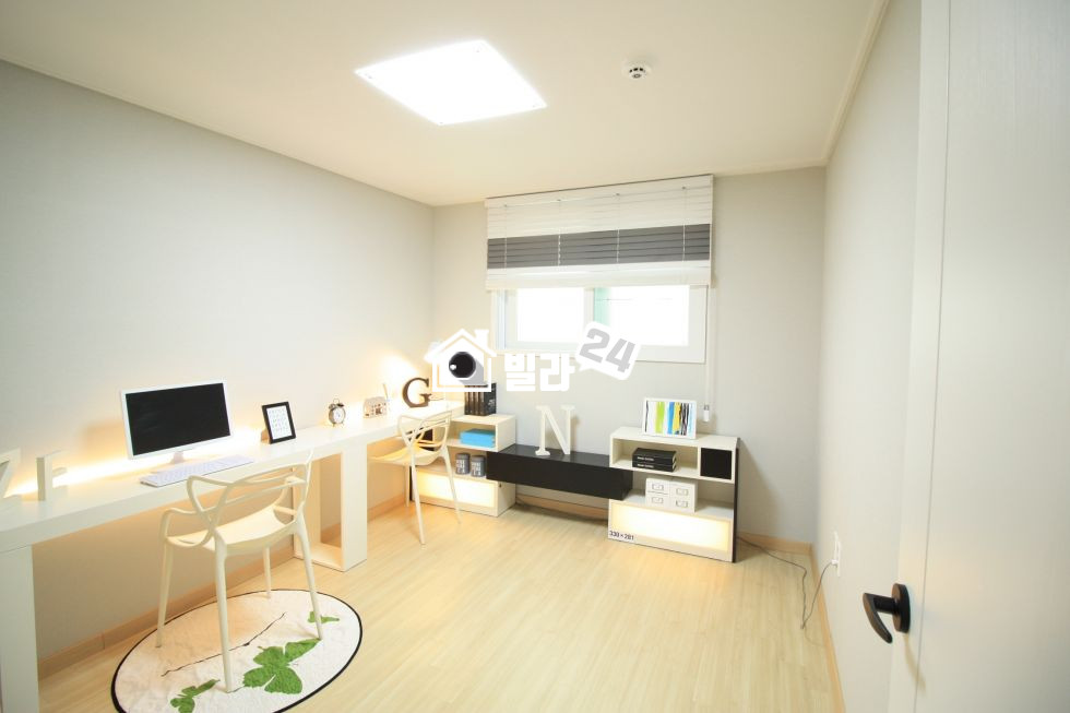 경기 용인처인구 양지면 남곡리 ▣▣ 양지면 쓰리룸 추천 is 대박!!!! ▣▣ 가격&내실 모두다 갖췃어요~~~!!!!!!!!! 기본옵션 굿굿굿!!!! 수납공간도 너무 잘되어있는 집이에요~~!!!! 주차공간 굿굿!!!!!!! 딱이네요~~~♥♥♥ 분양 매물번호 33193 사진 5
