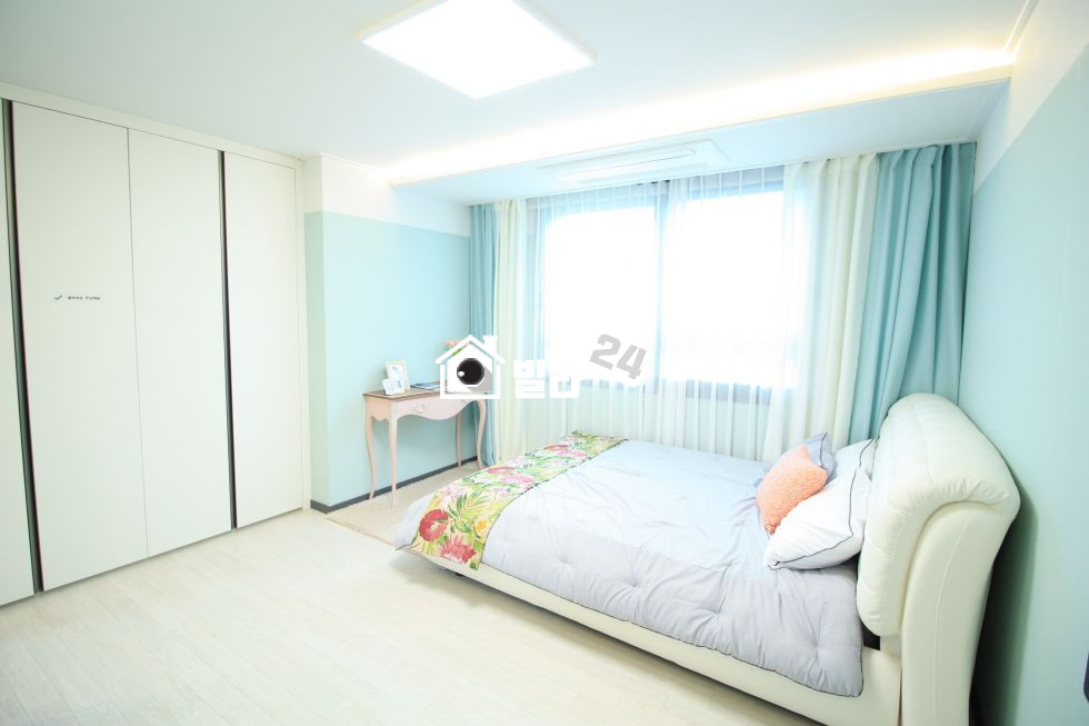 경기 용인수지구 신봉동 ◎◎ 신봉동 넓은 쓰리룸!!! 와우!!! ◎◎ 안방에도 수납공간 넉넉해요~~~!!!! 볼수록 기억에 남는 집이에요~~~!!!!! 내실있는 쓰리룸 BEST현장~~!!!!!!! 실제로 더 좋은 집이에요~~!!!!!!!!! 분양 매물번호 33189 사진 4