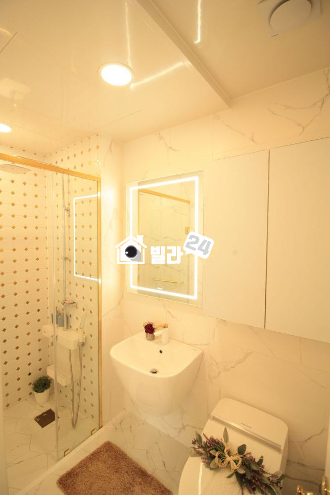 경기 용인수지구 동천동 ●● 동천동!!! 넉넉한 복층 현장!!!! ●● 세련된 조명 ★ 인테리어 ★ 자재고급 너무 훌륭한 집이에요~~~!!!! 동천동에서 보기힘든 현장이에요~~~!!!!! 구경오셔요~~~❣❣❣ 분양 매물번호 33188 사진 4