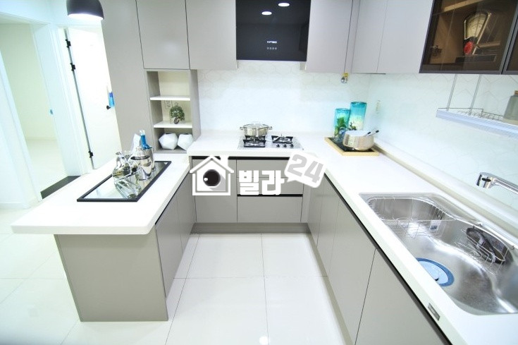 경기 용인수지구 동천동 ✦✦ 동천동 흔치않은!! 쓰리룸!! ✦✦ 산책하시기 좋아요~~!!!! 이쁜자재와 주방인테리어 굿!!!!! 구경오세요~~~❣❣❣ 분양 매물번호 33649 사진 3