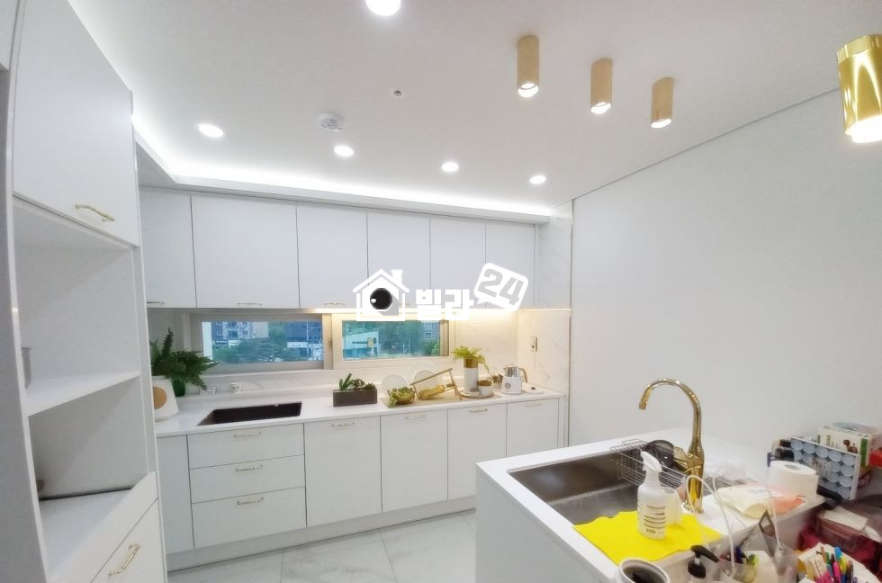 경기 용인수지구 신봉동 ★☆ 용인 신봉동 럭셔리 쓰리룸 / 전망 탁 트여있고 초등학교 옆/ 전세도 가능해요 신봉에서 가장 핫한 집! 분양 매물번호 35408 사진 4