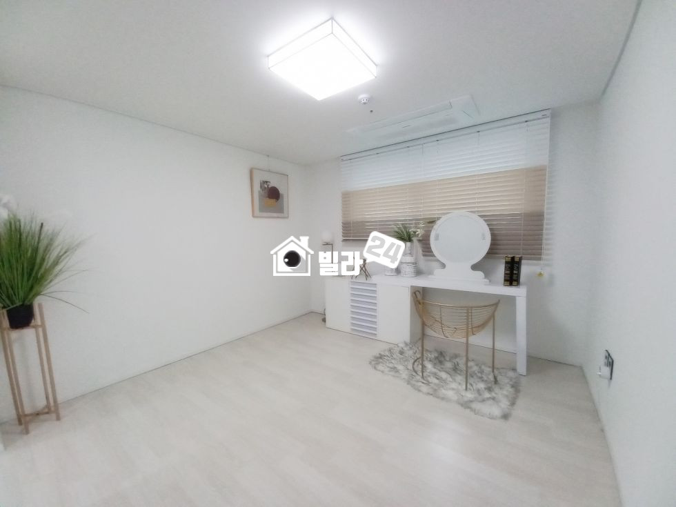 경기 용인수지구 신봉동 ★☆ 용인 신봉동 럭셔리 쓰리룸 / 전망 탁 트여있고 초등학교 옆/ 전세도 가능해요 신봉에서 가장 핫한 집! 분양 매물번호 35408 사진 5