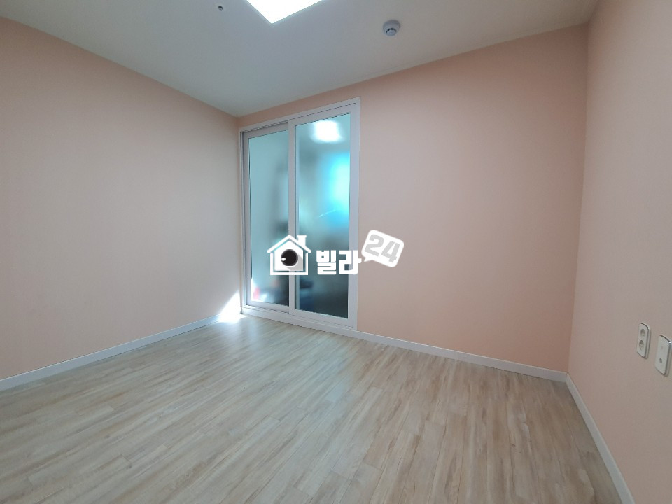 경기 용인수지구 동천동 ★ 동천동~!!!! 주방 거실일체형의 3룸 / 일렬식주차장/ 모던한 느낌의 고급스러운 현장 !!!! 사진에서 채광 증명!!!! 분양 매물번호 32491 사진 5