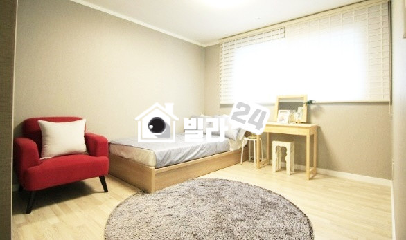 경기 용인기흥구 공세동 ♣♣ 공세동 쓰리룸!! 와우!! ♣♣ 이집이 정답이네~~~~!!!!! 너무나 완벽한 구조의 집~~!!!!! 인테리어도 잘된 멋진 집이에요~~~!!!!! 구경오셔요~~✰✰ 분양 매물번호 33348 사진 4