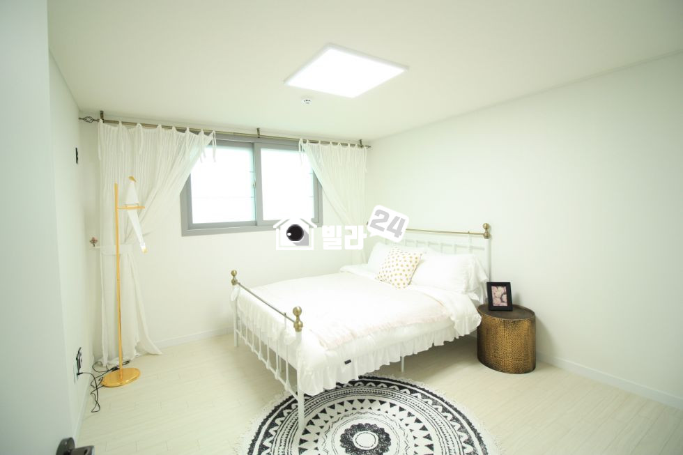 경기 용인기흥구 상하동 ✦✦ 상하동!!! 방3개 화2개!!! 신축 ✦✦ 버스정류장도 가까워요~~!!!!!! 주방의 디테일함이 살아있네요~~!!!! 거실&주방 공간 넉넉한 예쁜집 ✨✨ 러블리하네요~~~❥❥ 구경오셔요~~~❥❥ 분양 매물번호 33184 사진 3