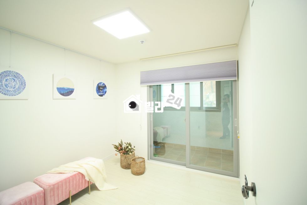 경기 용인기흥구 상하동 ✦✦ 상하동!!! 방3개 화2개!!! 신축 ✦✦ 버스정류장도 가까워요~~!!!!!! 주방의 디테일함이 살아있네요~~!!!! 거실&주방 공간 넉넉한 예쁜집 ✨✨ 러블리하네요~~~❥❥ 구경오셔요~~~❥❥ 분양 매물번호 33184 사진 6