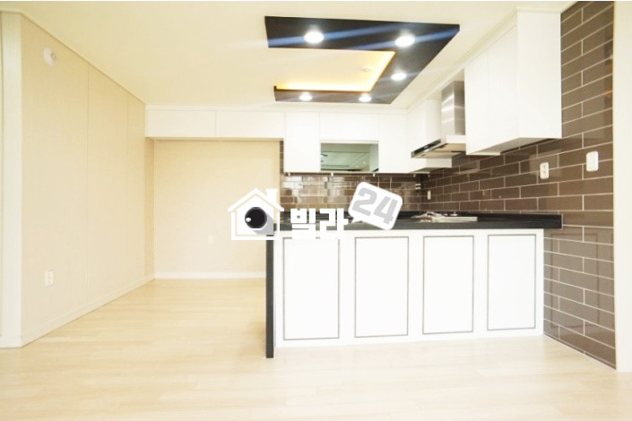 경기 용인기흥구 공세동 ☞☞ 공세동!!! 이쁜집 화사해요!!! ☜ ☜ 실용적이고 이쁜주방!!! 구조도 좋은집!!! 잘 나온 쓰리룸 이에요~~~!!!! 분양 빠르게 되고있어요~~!!!! 분양 매물번호 33659 사진 3