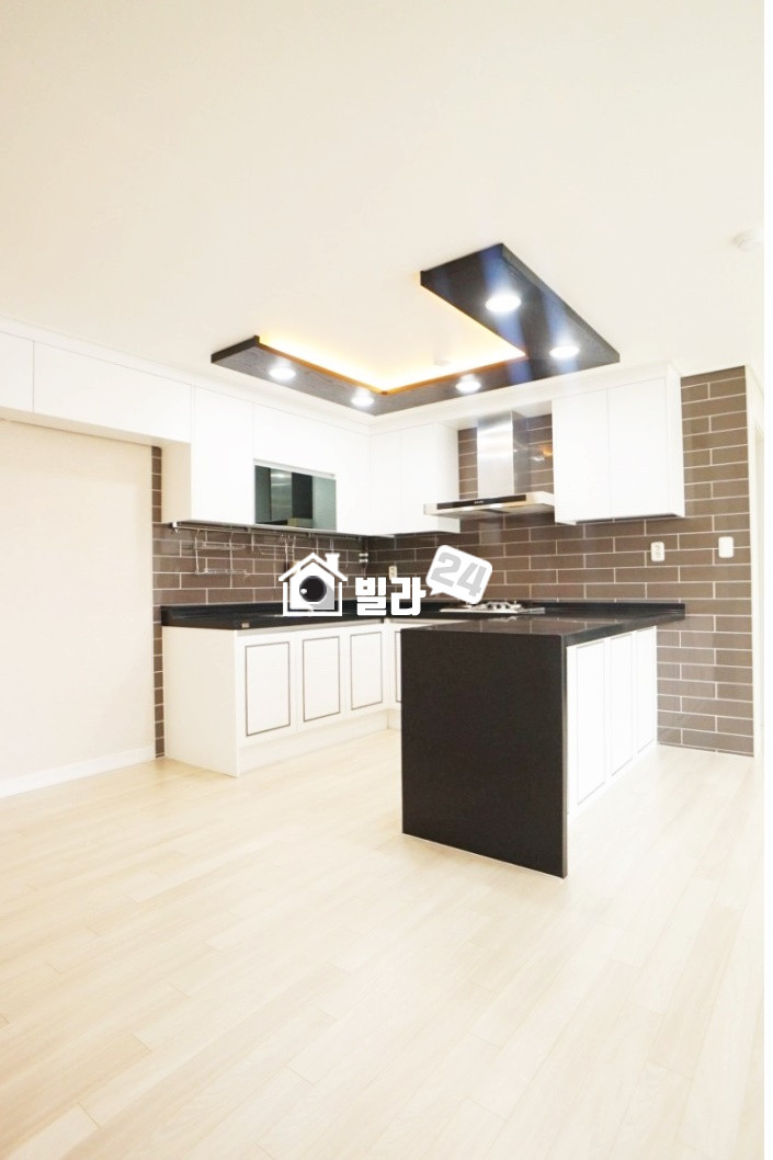 경기 용인기흥구 공세동 ☞☞ 공세동!!! 이쁜집 화사해요!!! ☜ ☜ 실용적이고 이쁜주방!!! 구조도 좋은집!!! 잘 나온 쓰리룸 이에요~~~!!!! 분양 빠르게 되고있어요~~!!!! 분양 매물번호 33659 사진 4
