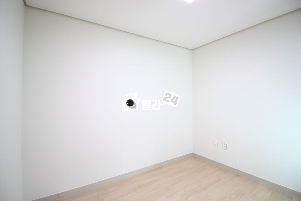 경기 용인기흥구 구갈동 ♬♣자연속에 하나 된듯한 집♣♬ 거실,방 창으로 초록초록 나무가 한가득~!! 군더더기없이 깔끔한 구조!! 구갈동 3룸입니다~★☆ 분양 매물번호 33065 사진 4