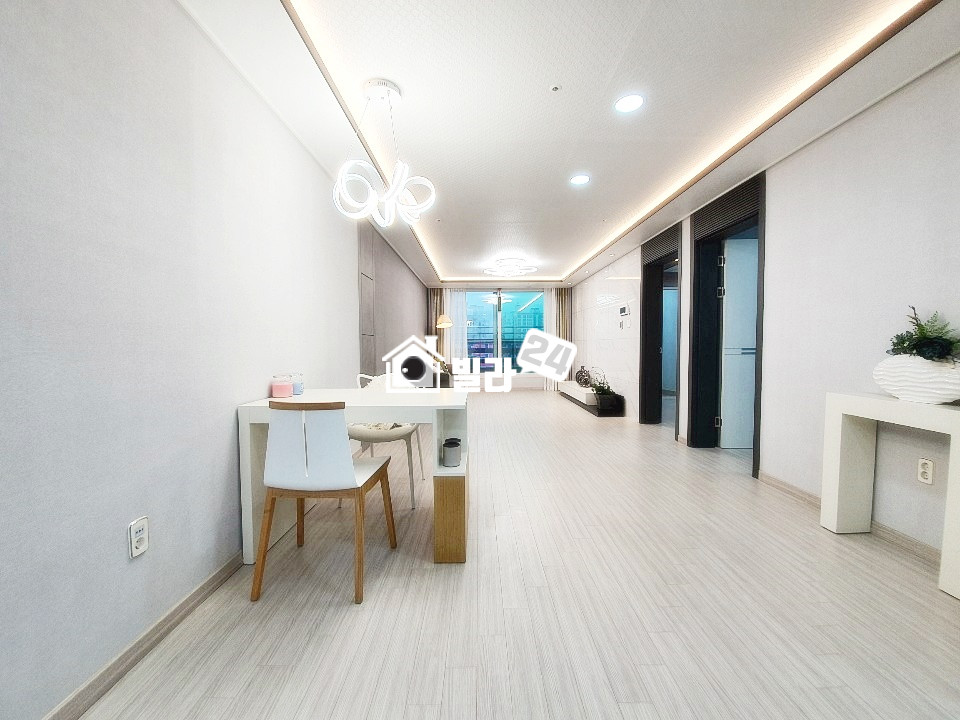경기 군포시 금정동 ■ 금정역도보9분/금정초도보4분/산본시장도보7분/ 금정역GTX 확정으로 인하여 앞으로 많은 개발이 기대되는 곳 3룸 입니다 !!!!!! 분양 매물번호 31379 사진 1